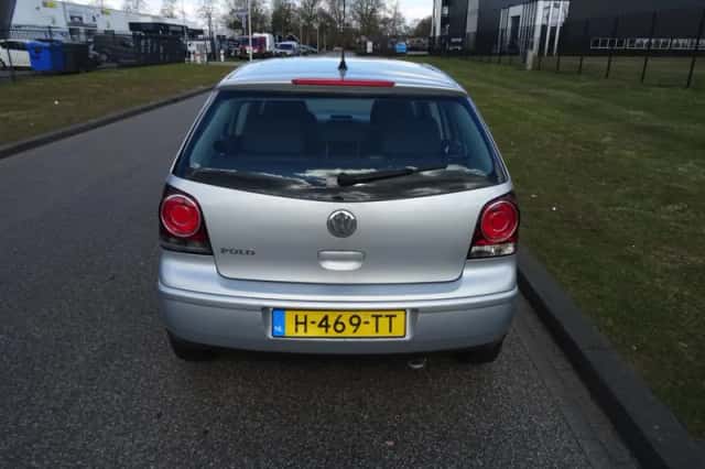 Volkswagen Polo (2009) thumbnail 4