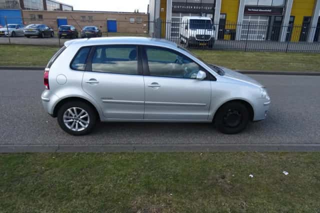Volkswagen Polo (2009) thumbnail 6