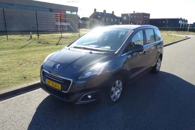 Peugeot 5008 (2015) thumbnail 1