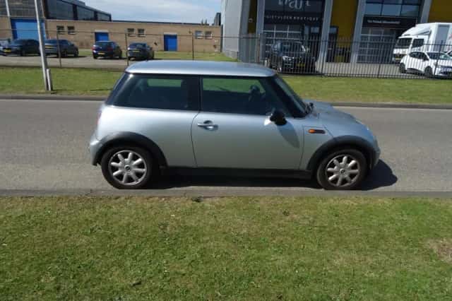 MINI One (2001) thumbnail 6