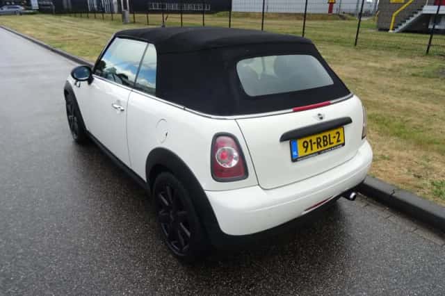 MINI Cabrio (2011) thumbnail 3
