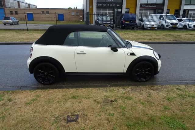 MINI Cabrio (2011) thumbnail 6