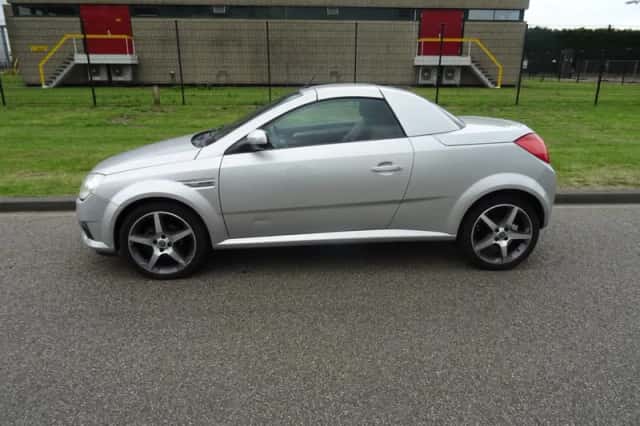 Opel Tigra TwinTop (2007) thumbnail 2