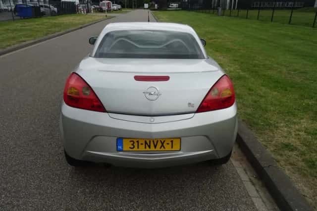 Opel Tigra TwinTop (2007) thumbnail 4