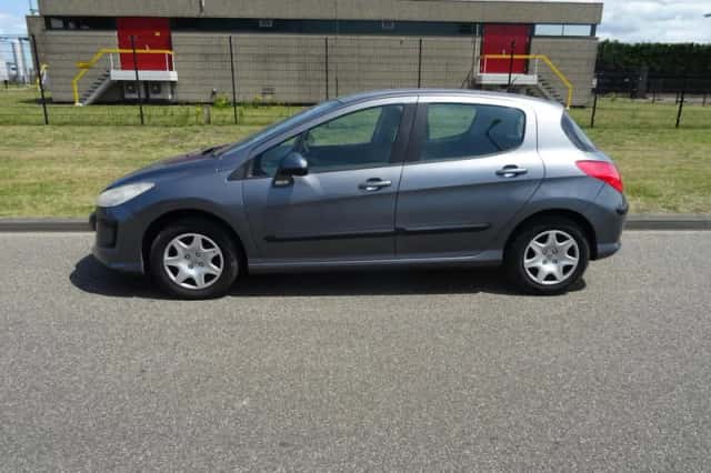 Peugeot 308 (2010) thumbnail 2