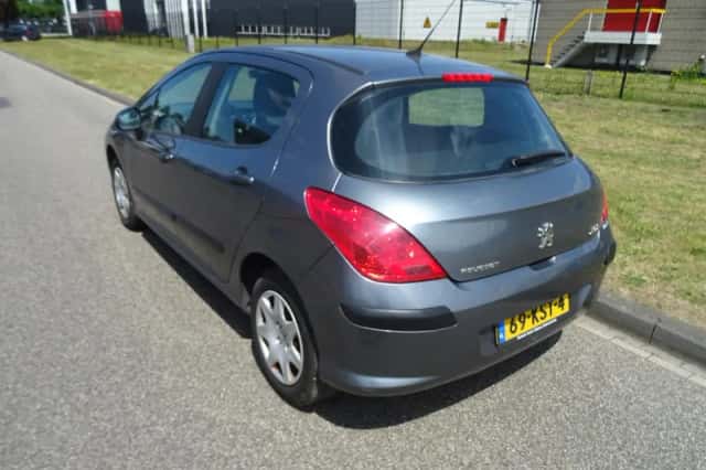 Peugeot 308 (2010) thumbnail 3