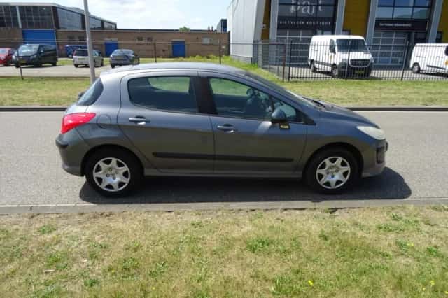 Peugeot 308 (2010) thumbnail 4