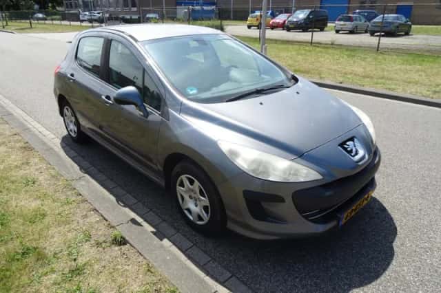 Peugeot 308 (2010) thumbnail 5