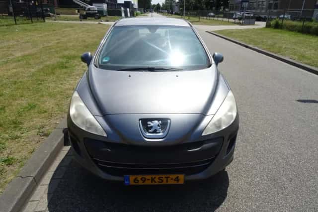 Peugeot 308 (2010) thumbnail 6