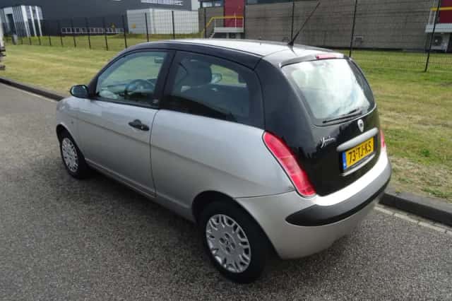 Lancia Ypsilon (2006) thumbnail 3