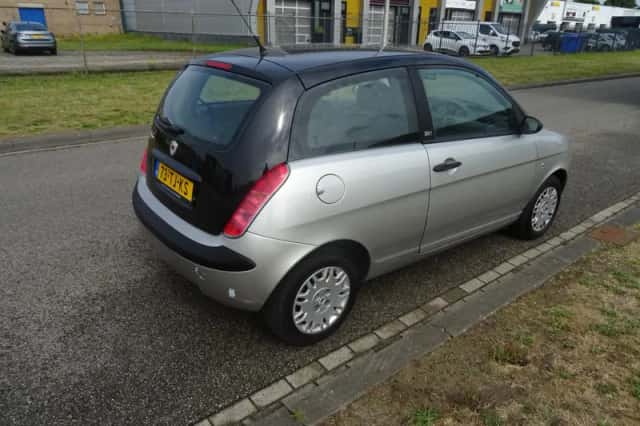 Lancia Ypsilon (2006) thumbnail 5