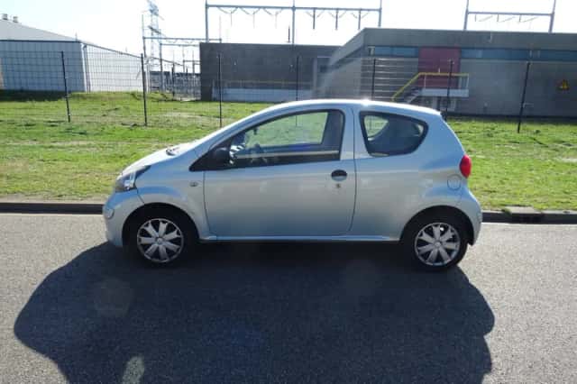 Toyota Aygo (2008) thumbnail 2