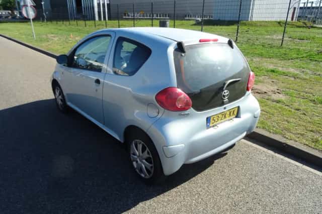 Toyota Aygo (2008) thumbnail 3