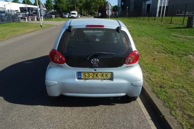 Toyota Aygo (2008) thumbnail 4