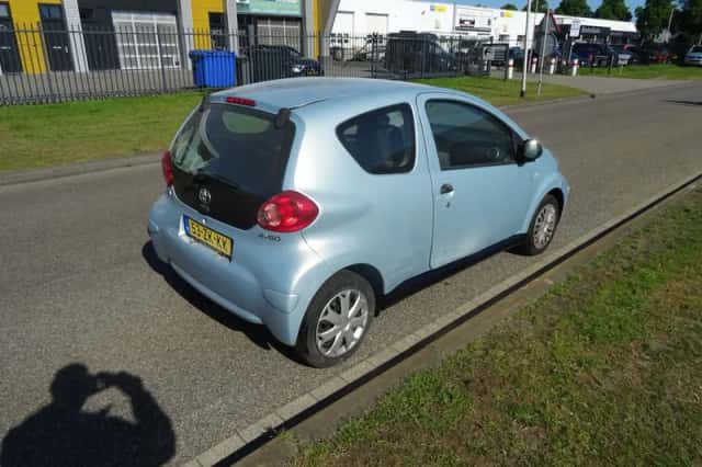Toyota Aygo (2008) thumbnail 5