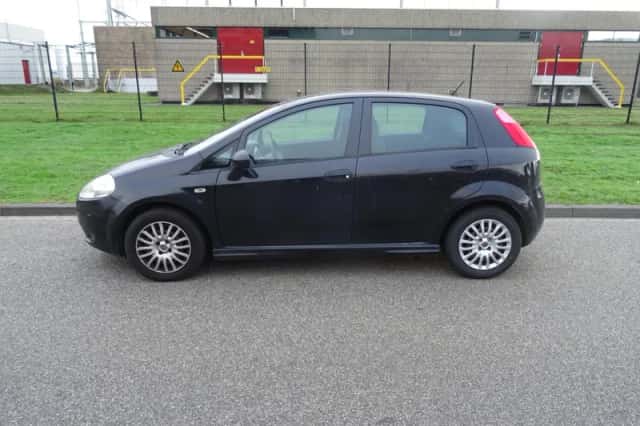 Fiat Grande Punto (2011) thumbnail 2