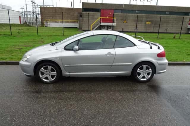 Peugeot 307 CC (2004) thumbnail 2