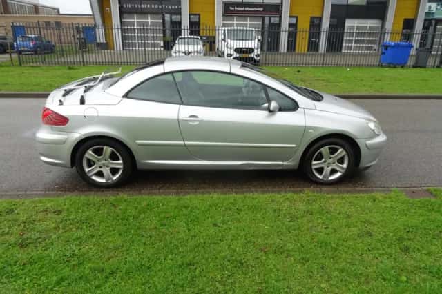 Peugeot 307 CC (2004) thumbnail 6