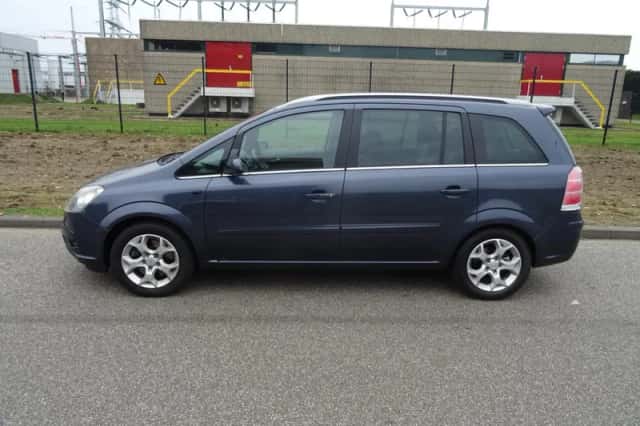 Opel Zafira (2006) thumbnail 2