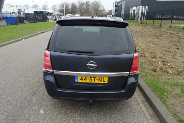 Opel Zafira (2006) thumbnail 4