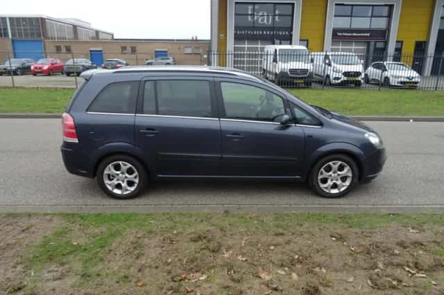 Opel Zafira (2006) thumbnail 6
