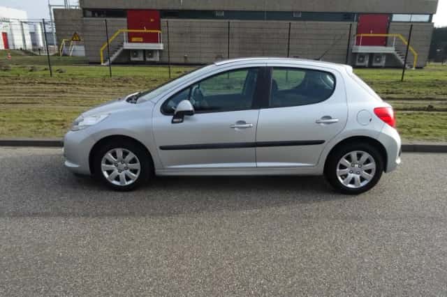 Peugeot 207 (2008) thumbnail 2