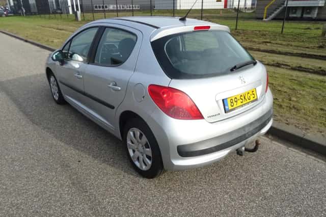 Peugeot 207 (2008) thumbnail 3