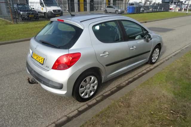 Peugeot 207 (2008) thumbnail 5