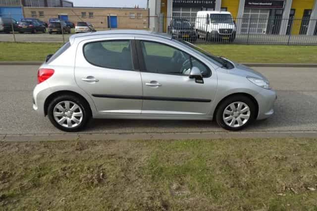Peugeot 207 (2008) thumbnail 6