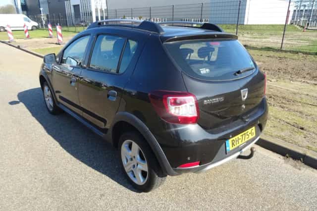 Dacia Sandero (2014) thumbnail 3