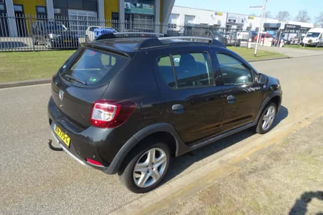 Dacia Sandero (2014) thumbnail 5