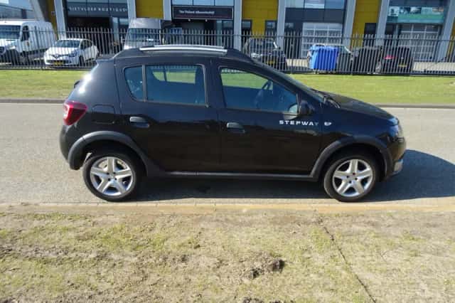 Dacia Sandero (2014) thumbnail 6