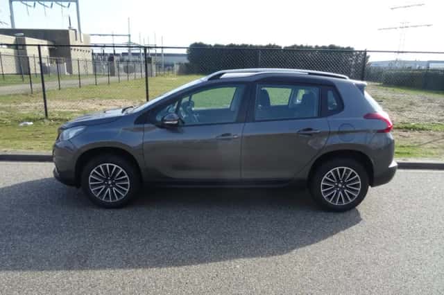 Peugeot 2008 (2017) thumbnail 2