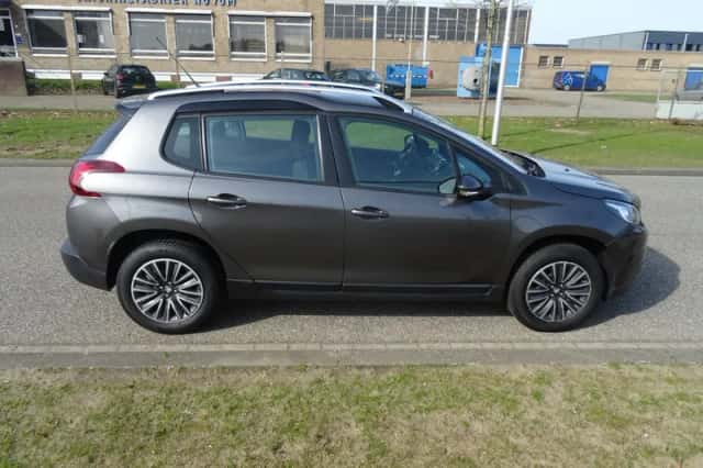 Peugeot 2008 (2017) thumbnail 6