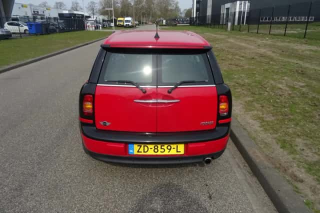 MINI Clubman (2010) thumbnail 4