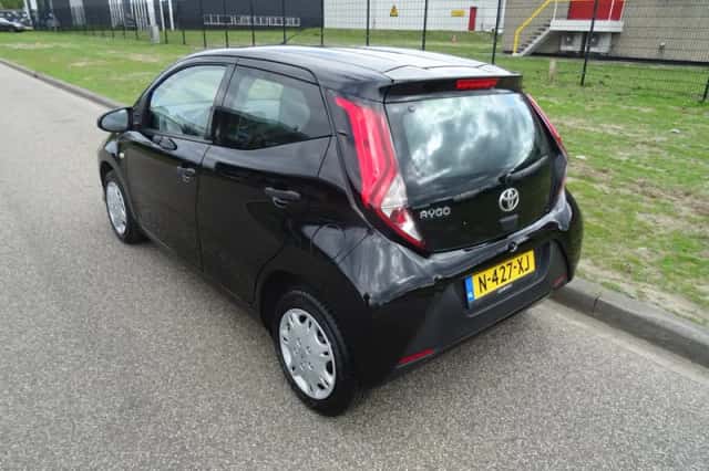 Toyota Aygo (2022) thumbnail 3