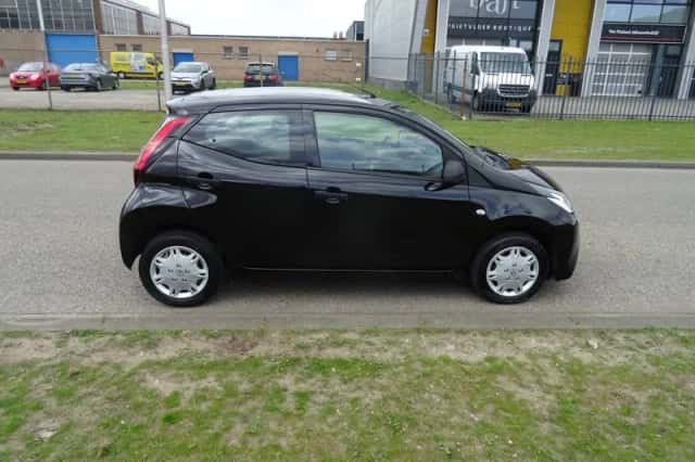 Toyota Aygo (2022) thumbnail 6