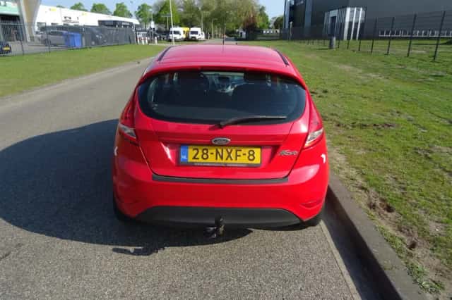 Ford Fiesta (2010) thumbnail 4