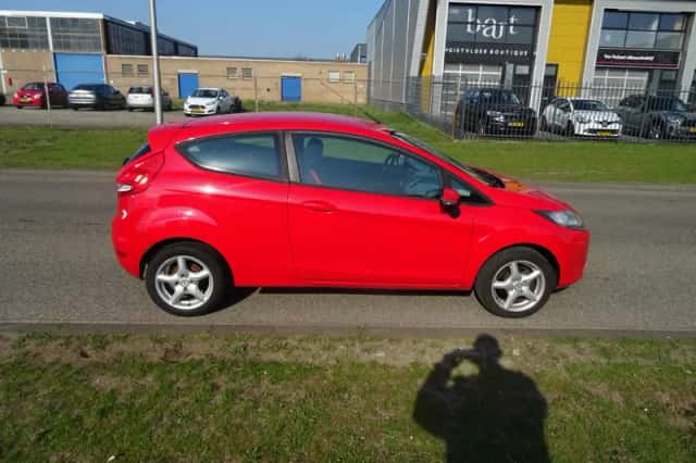 Ford Fiesta (2010) thumbnail 6