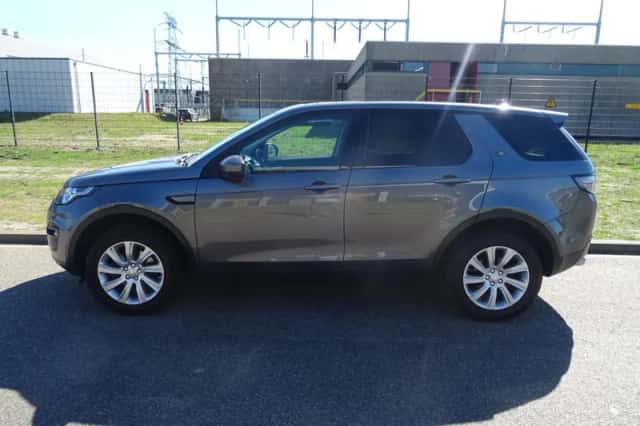 Land Rover Discovery Sport (2016) thumbnail 2