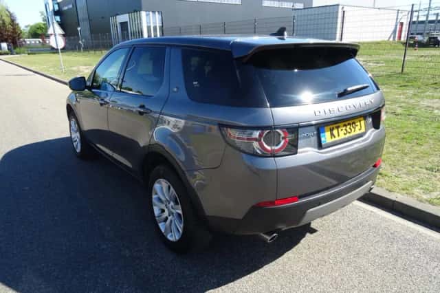 Land Rover Discovery Sport (2016) thumbnail 3