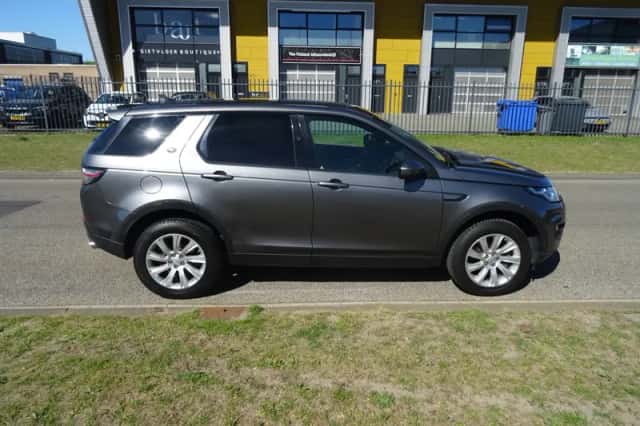 Land Rover Discovery Sport (2016) thumbnail 6