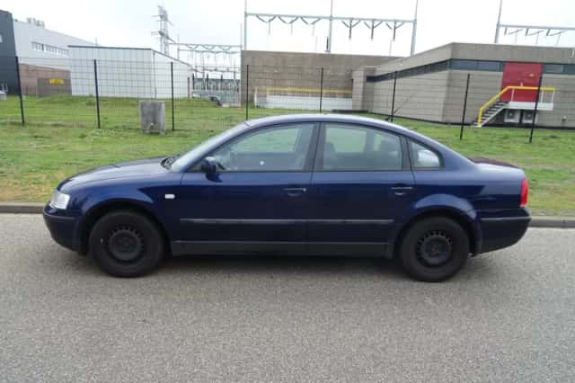 Volkswagen Passat (2000) thumbnail 2
