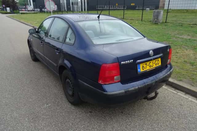 Volkswagen Passat (2000) thumbnail 3