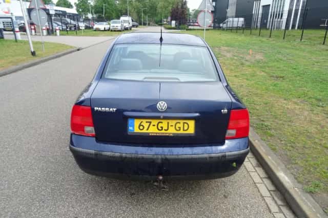 Volkswagen Passat (2000) thumbnail 4