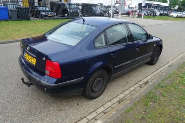 Volkswagen Passat (2000) thumbnail 5