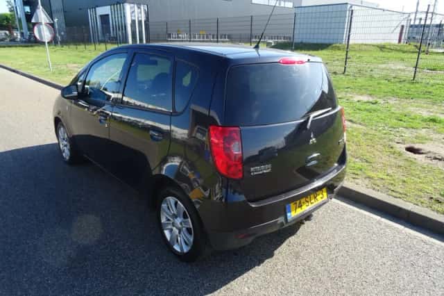 Mitsubishi Colt (2011) thumbnail 3