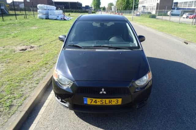 Mitsubishi Colt (2011) thumbnail 5