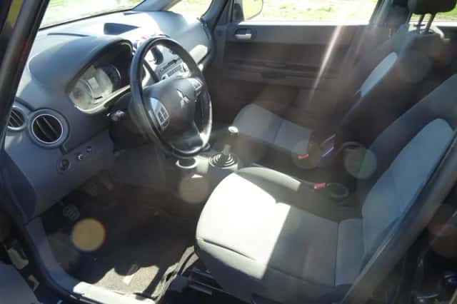 Mitsubishi Colt (2011) thumbnail 6