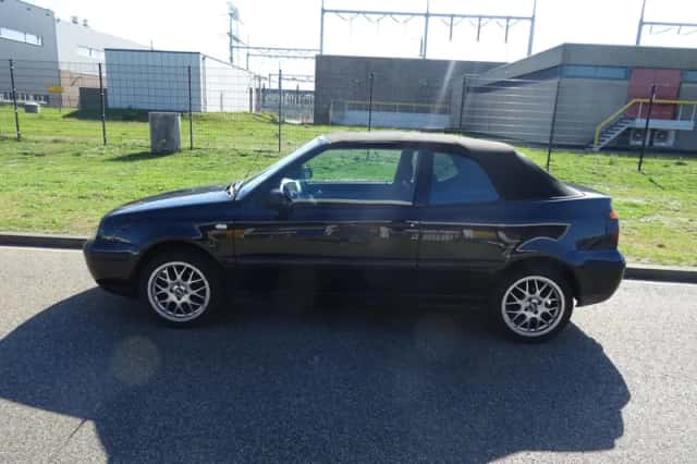 Volkswagen Golf (2001) thumbnail 2